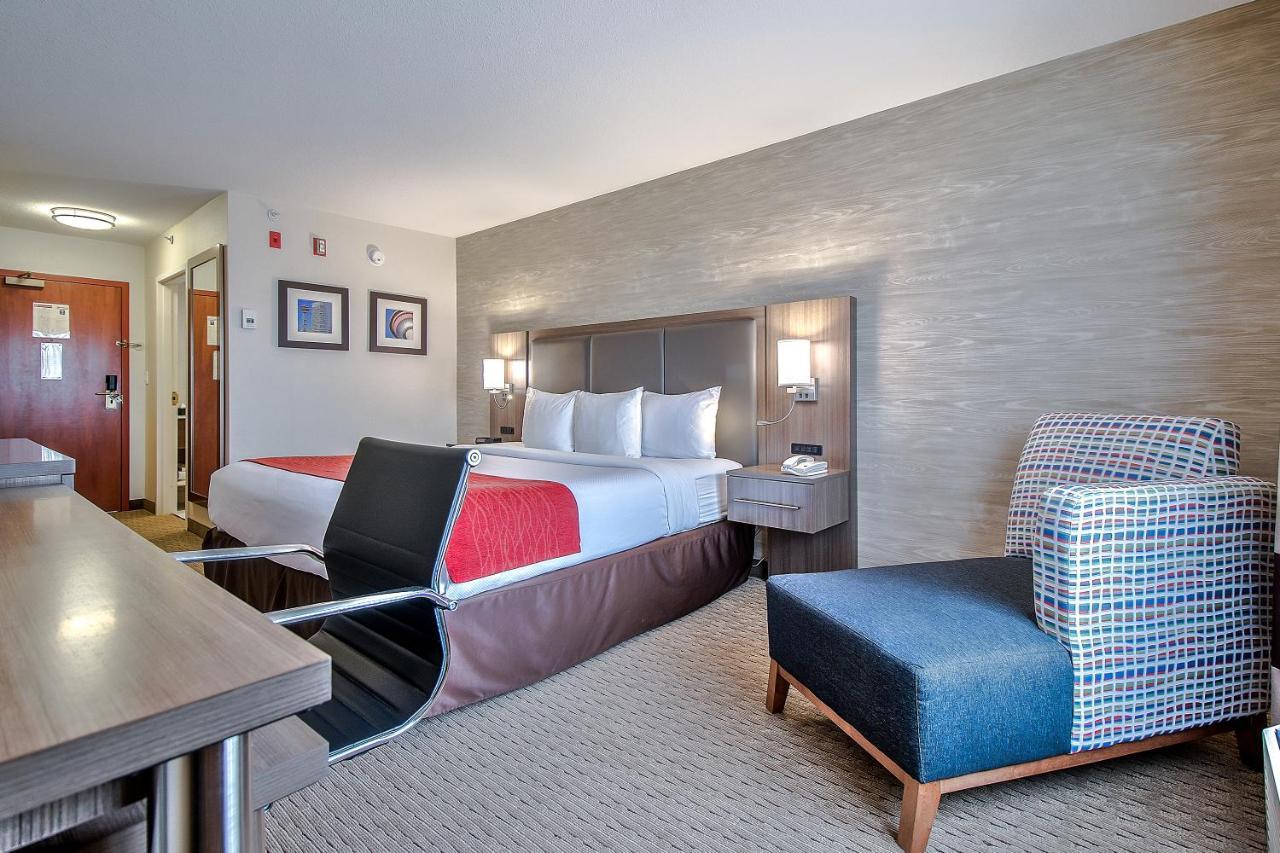 Comfort Inn & Suites South YYC Exteriér fotografie