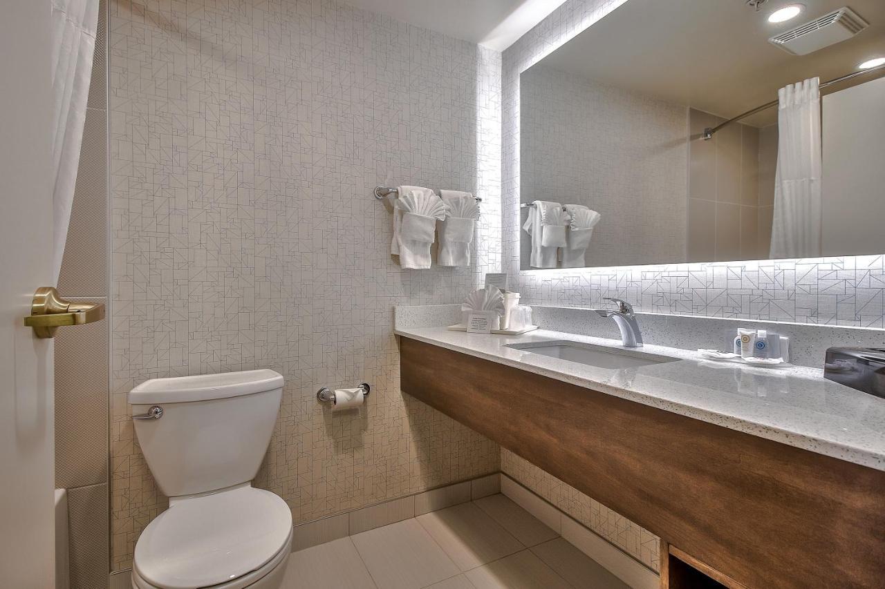 Comfort Inn & Suites South YYC Exteriér fotografie