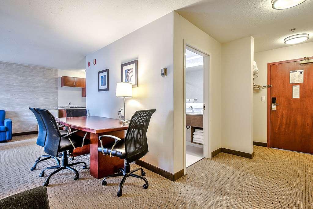 Comfort Inn & Suites South YYC Pokoj fotografie