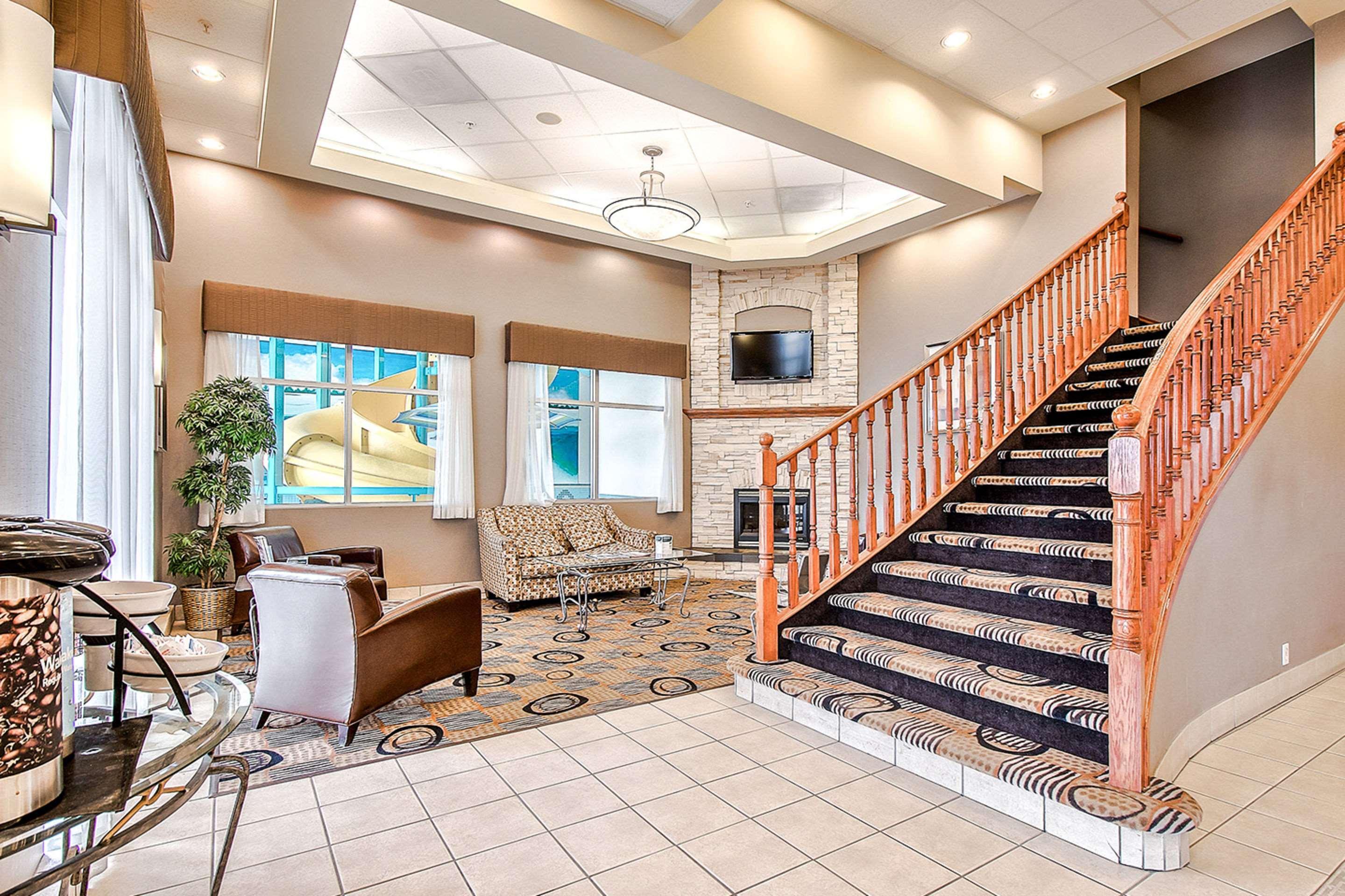 Comfort Inn & Suites South YYC Exteriér fotografie