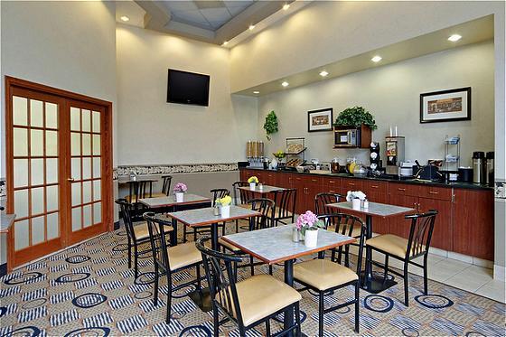 Comfort Inn & Suites South YYC Restaurace fotografie