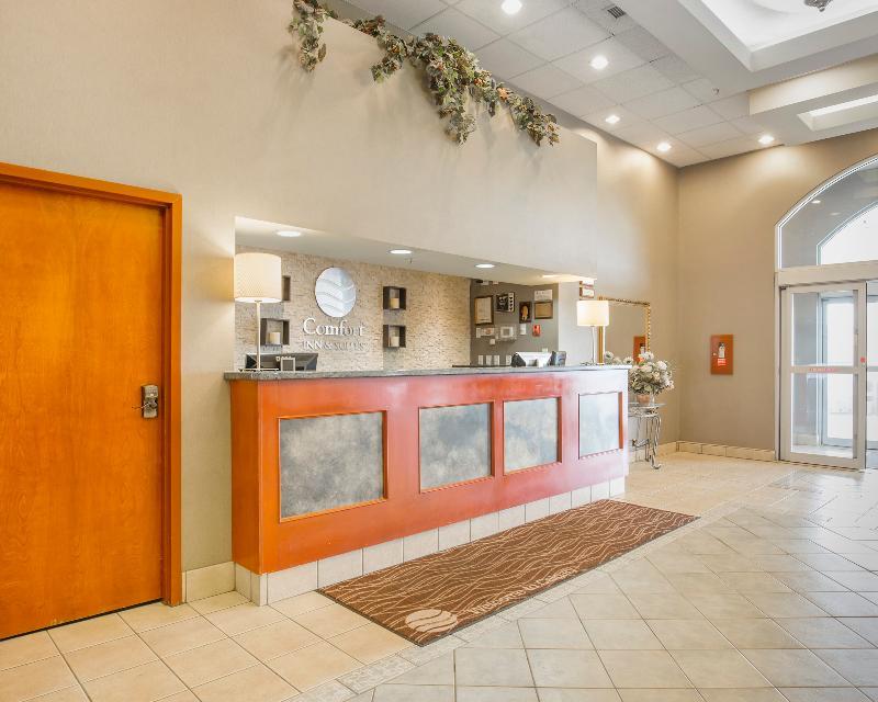 Comfort Inn & Suites South YYC Exteriér fotografie