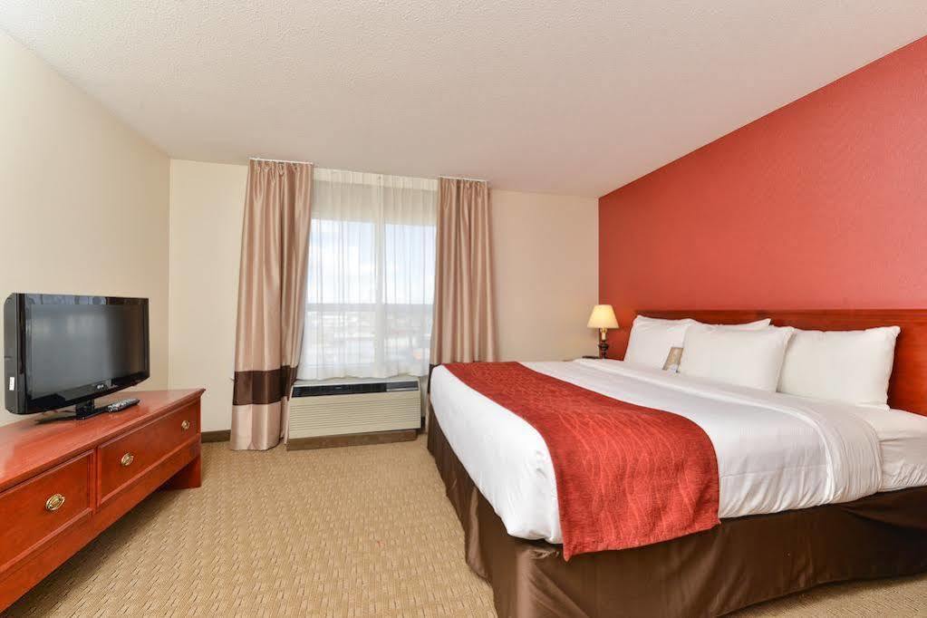 Comfort Inn & Suites South YYC Exteriér fotografie