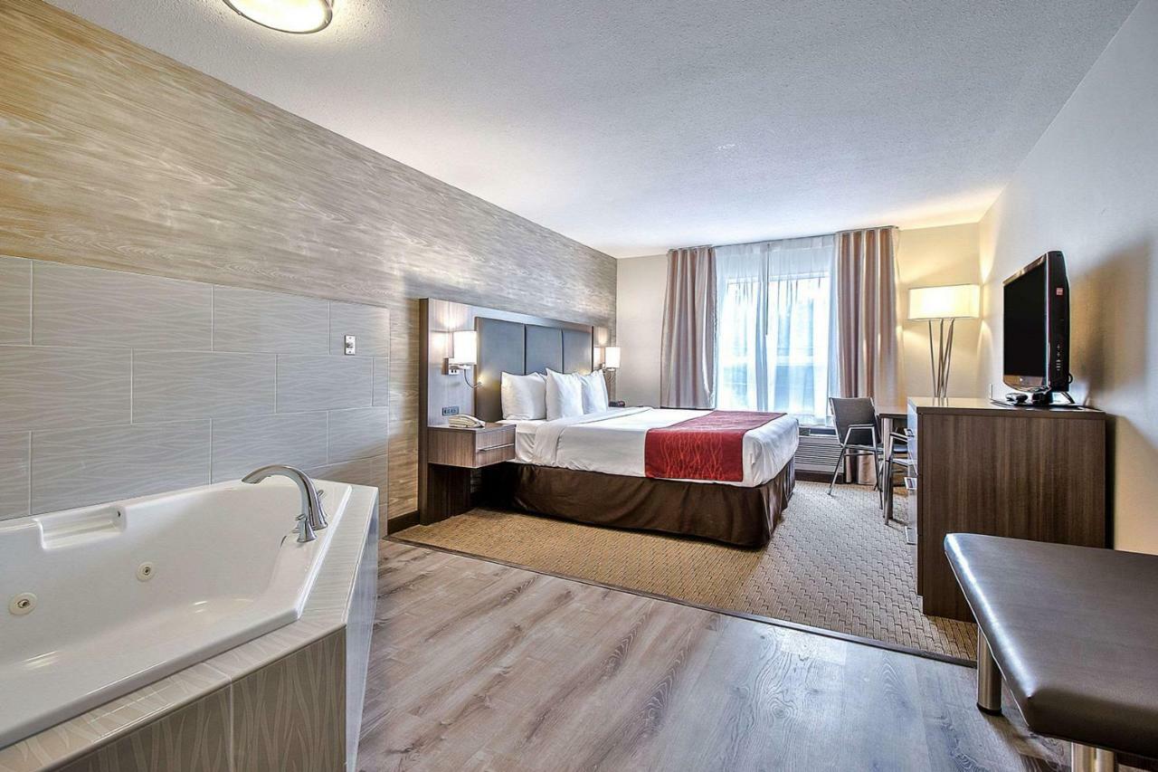 Comfort Inn & Suites South YYC Exteriér fotografie
