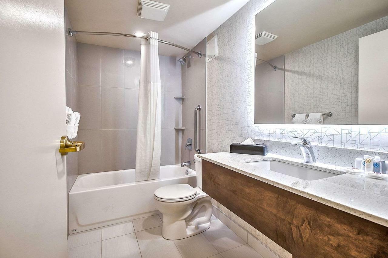 Comfort Inn & Suites South YYC Exteriér fotografie